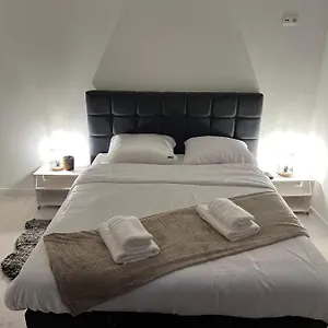 Prachtige In Centrum Met Badkamer ! Apartamento